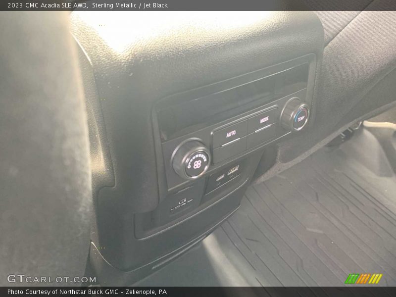 Sterling Metallic / Jet Black 2023 GMC Acadia SLE AWD