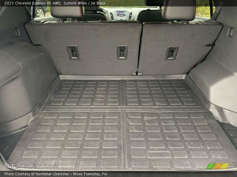  2023 Equinox RS AWD Trunk