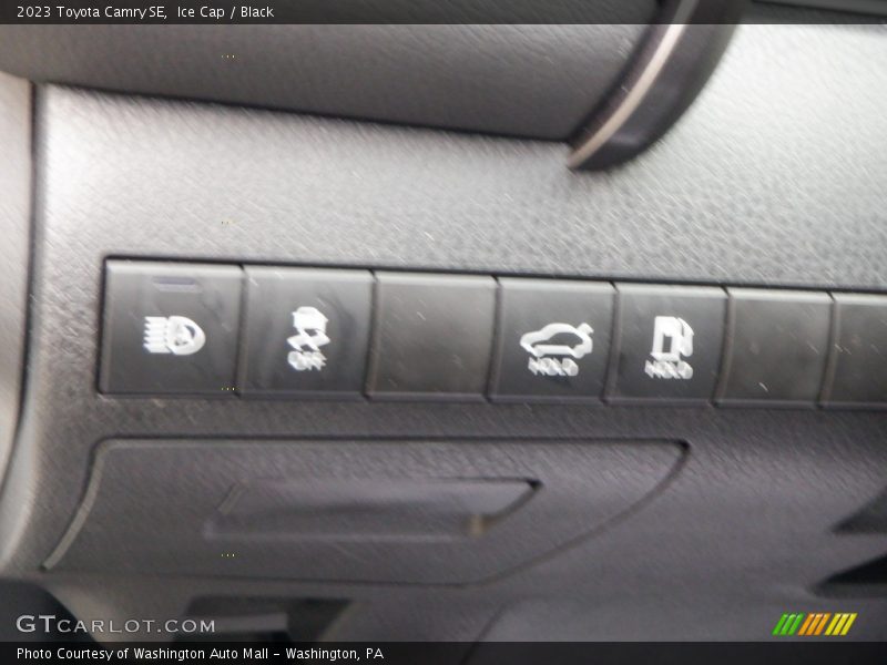 Ice Cap / Black 2023 Toyota Camry SE