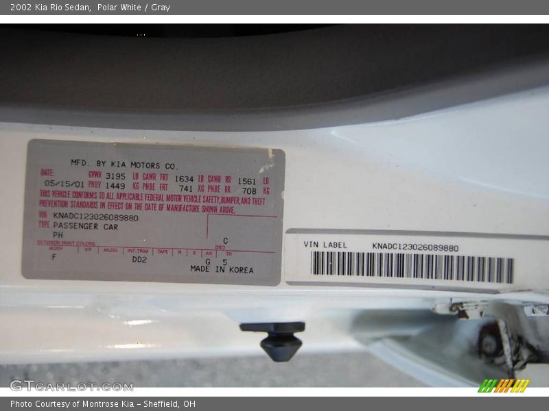 Polar White / Gray 2002 Kia Rio Sedan