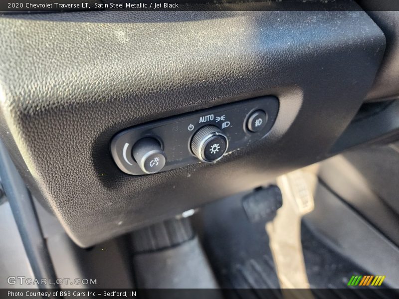 Satin Steel Metallic / Jet Black 2020 Chevrolet Traverse LT