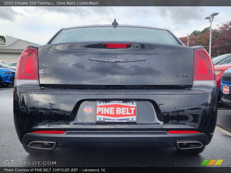Gloss Black / Linen/Black 2023 Chrysler 300 Touring L