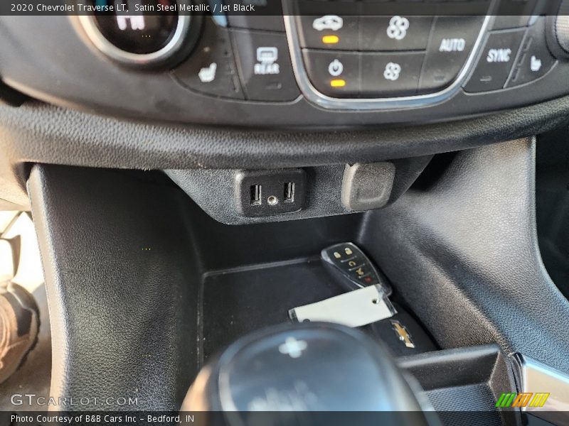 Satin Steel Metallic / Jet Black 2020 Chevrolet Traverse LT