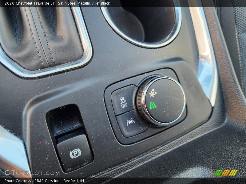 Satin Steel Metallic / Jet Black 2020 Chevrolet Traverse LT