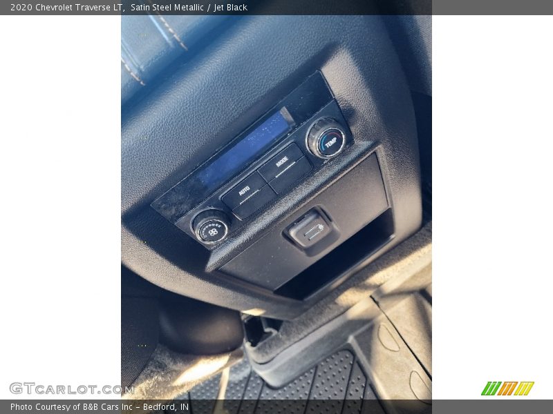 Satin Steel Metallic / Jet Black 2020 Chevrolet Traverse LT