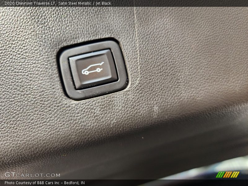 Satin Steel Metallic / Jet Black 2020 Chevrolet Traverse LT