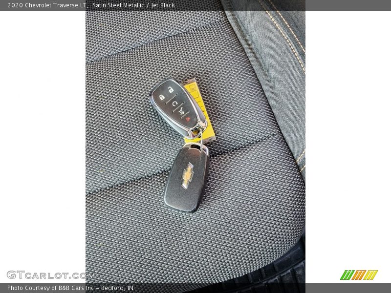 Satin Steel Metallic / Jet Black 2020 Chevrolet Traverse LT