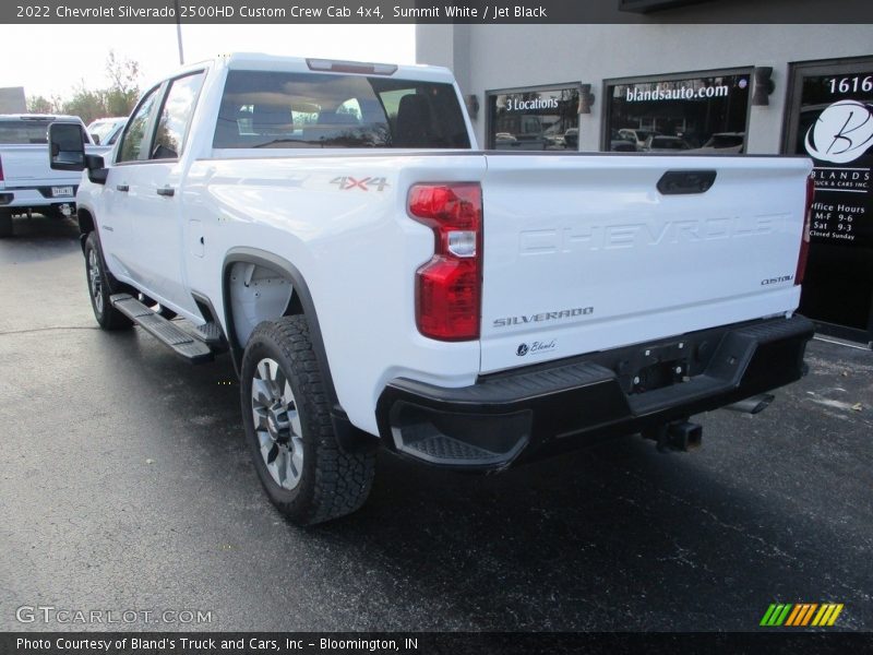 Summit White / Jet Black 2022 Chevrolet Silverado 2500HD Custom Crew Cab 4x4