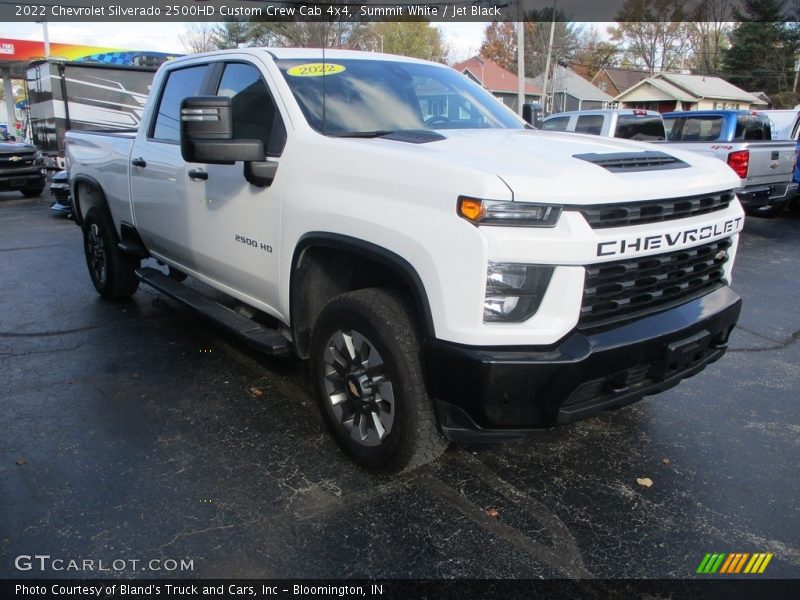 Front 3/4 View of 2022 Silverado 2500HD Custom Crew Cab 4x4
