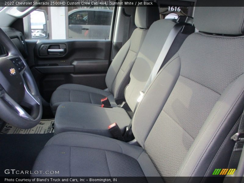 Summit White / Jet Black 2022 Chevrolet Silverado 2500HD Custom Crew Cab 4x4