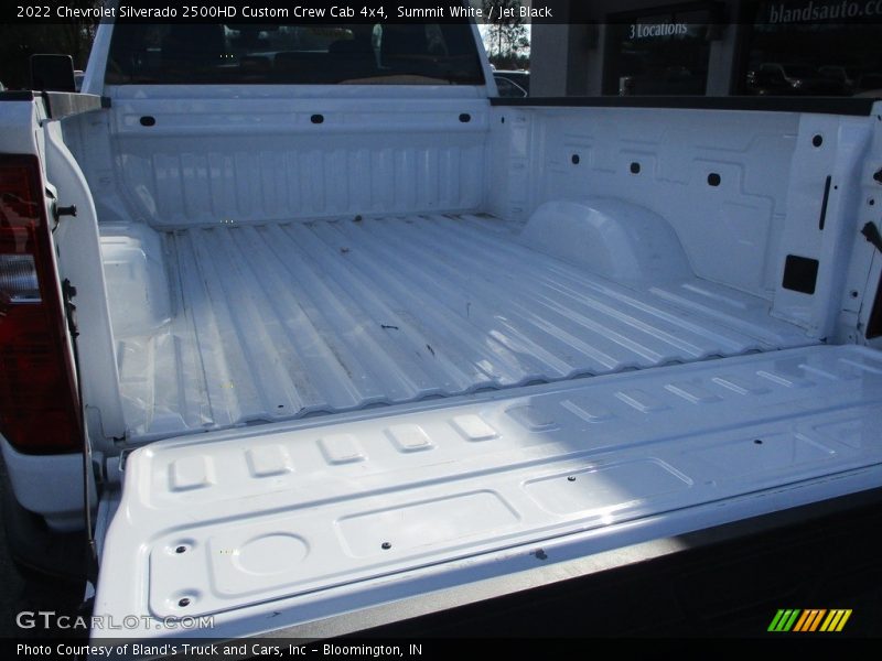 Summit White / Jet Black 2022 Chevrolet Silverado 2500HD Custom Crew Cab 4x4