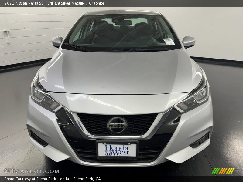 Brilliant Silver Metallic / Graphite 2021 Nissan Versa SV