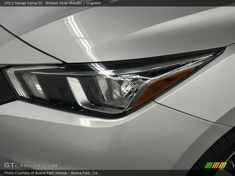 Brilliant Silver Metallic / Graphite 2021 Nissan Versa SV