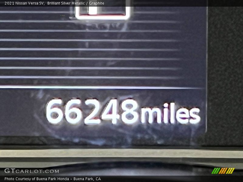 Brilliant Silver Metallic / Graphite 2021 Nissan Versa SV