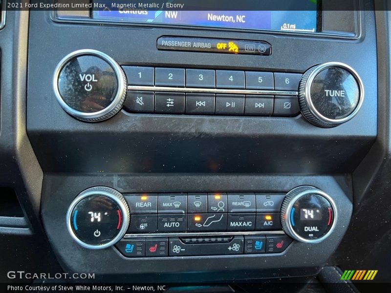 Controls of 2021 Expedition Limited Max