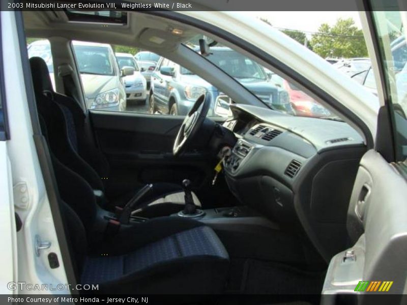 Weightless White / Black 2003 Mitsubishi Lancer Evolution VIII