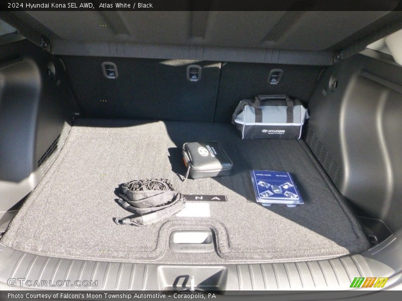 Atlas White / Black 2024 Hyundai Kona SEL AWD