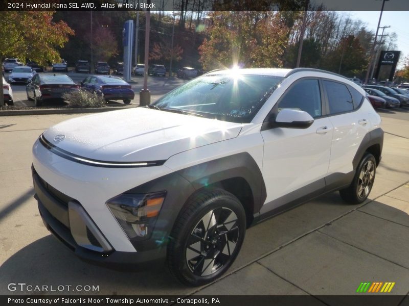 Atlas White / Black 2024 Hyundai Kona SEL AWD