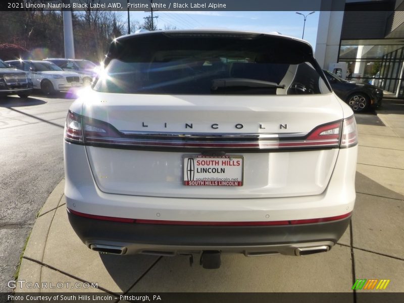 Pristine White / Black Label Alpine 2021 Lincoln Nautilus Black Label AWD