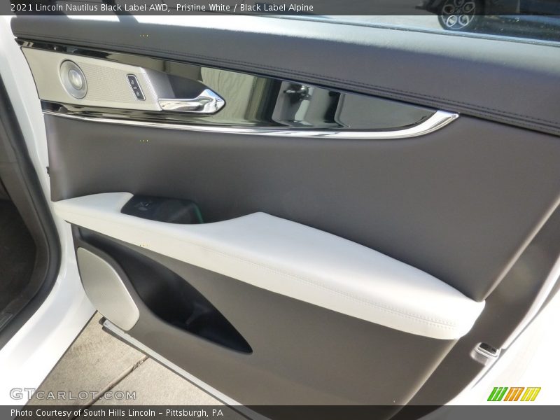 Door Panel of 2021 Nautilus Black Label AWD