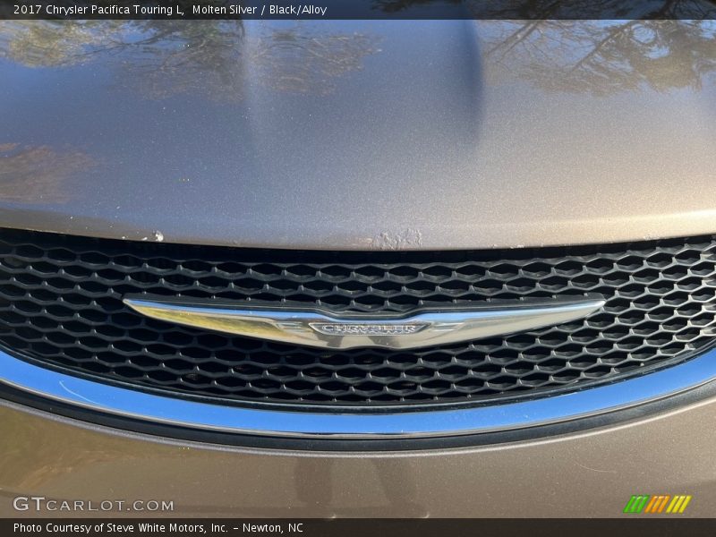 Molten Silver / Black/Alloy 2017 Chrysler Pacifica Touring L