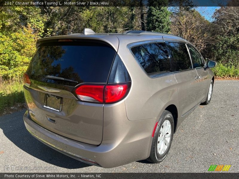Molten Silver / Black/Alloy 2017 Chrysler Pacifica Touring L