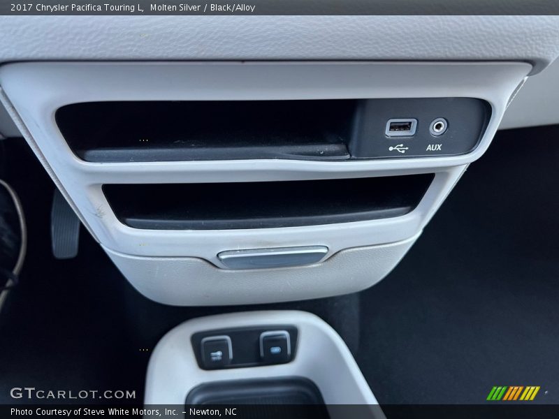Molten Silver / Black/Alloy 2017 Chrysler Pacifica Touring L