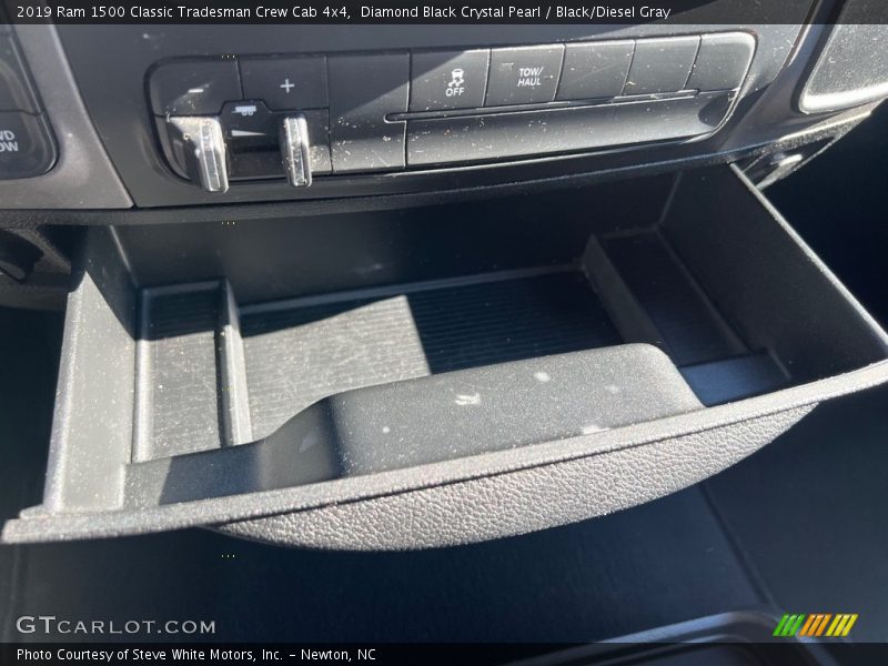 Diamond Black Crystal Pearl / Black/Diesel Gray 2019 Ram 1500 Classic Tradesman Crew Cab 4x4