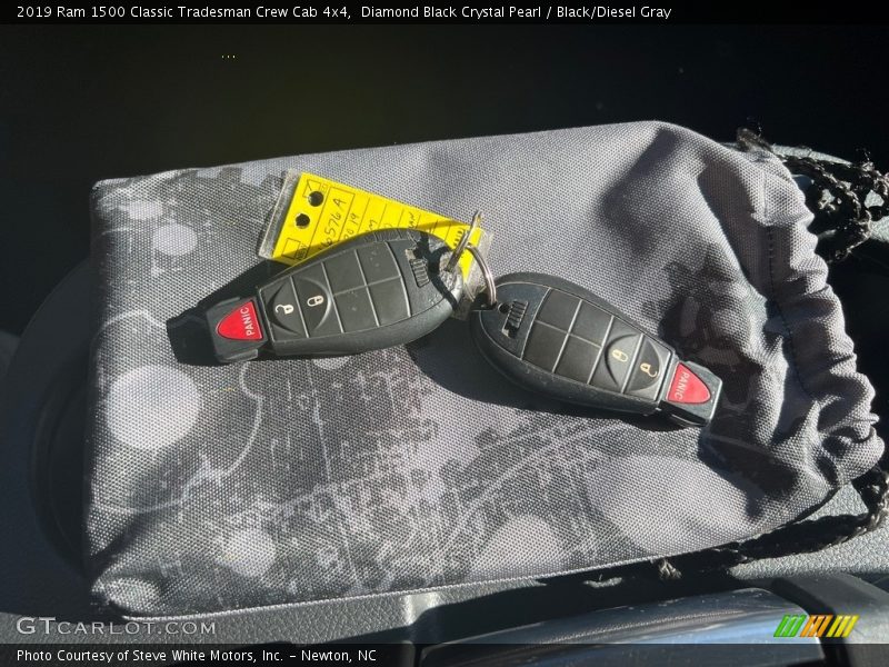 Diamond Black Crystal Pearl / Black/Diesel Gray 2019 Ram 1500 Classic Tradesman Crew Cab 4x4