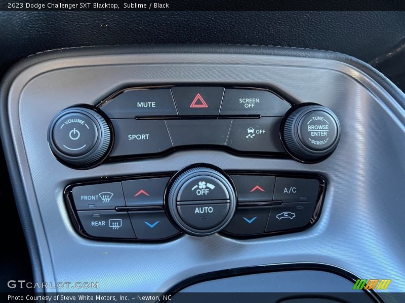 Controls of 2023 Challenger SXT Blacktop