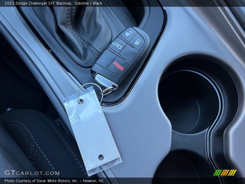 Keys of 2023 Challenger SXT Blacktop