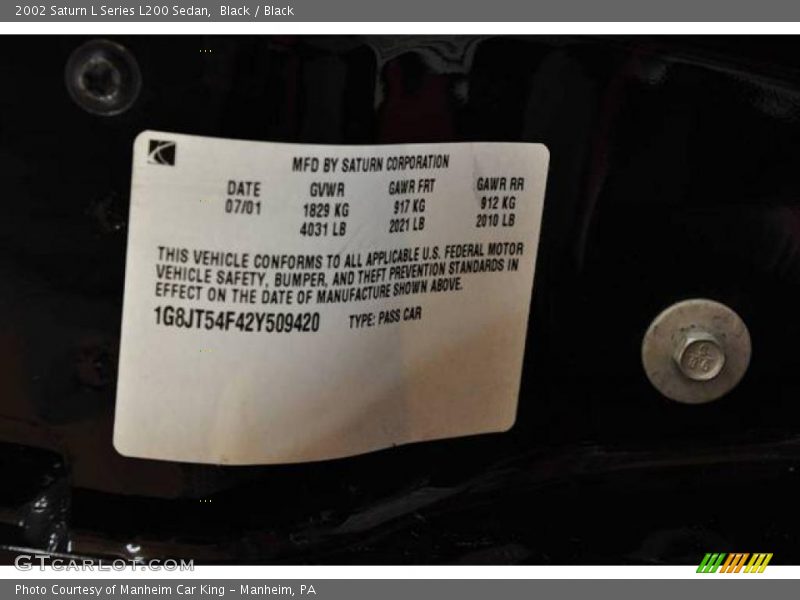 Black / Black 2002 Saturn L Series L200 Sedan