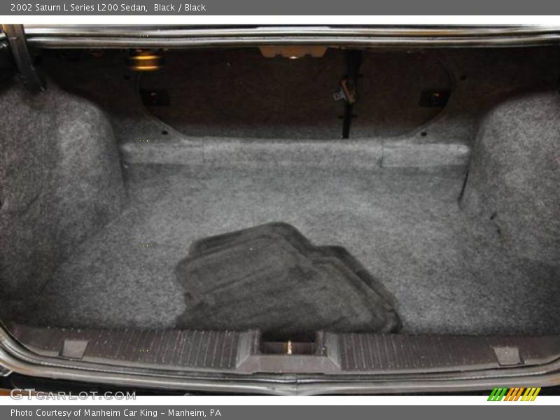 Black / Black 2002 Saturn L Series L200 Sedan