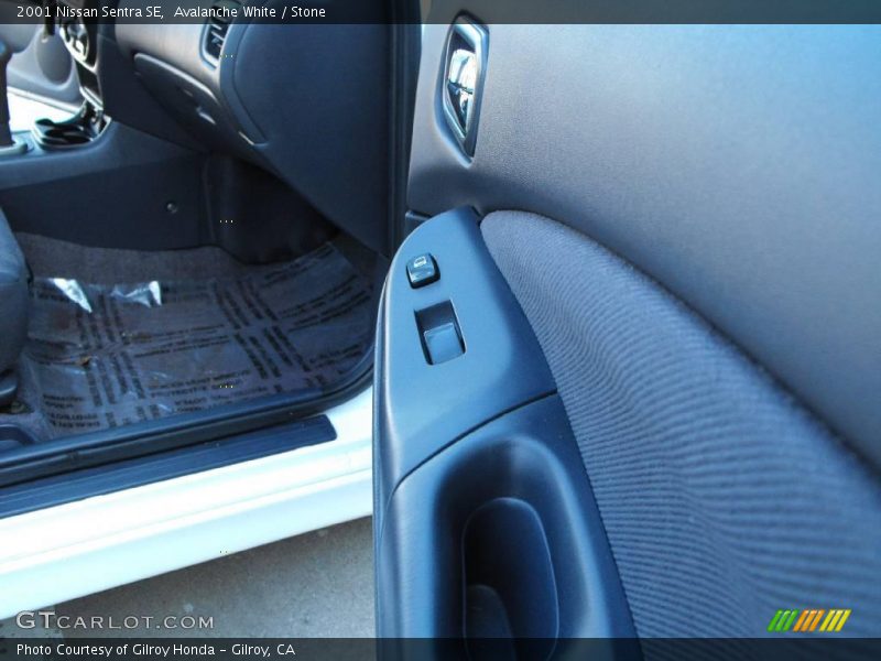 Avalanche White / Stone 2001 Nissan Sentra SE