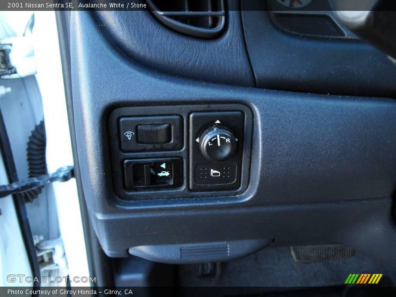 Avalanche White / Stone 2001 Nissan Sentra SE