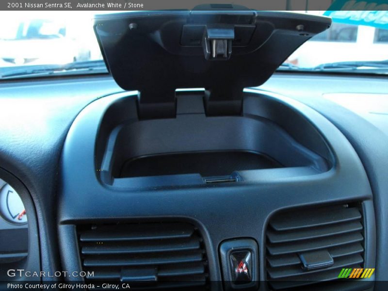 Avalanche White / Stone 2001 Nissan Sentra SE