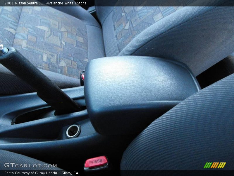 Avalanche White / Stone 2001 Nissan Sentra SE