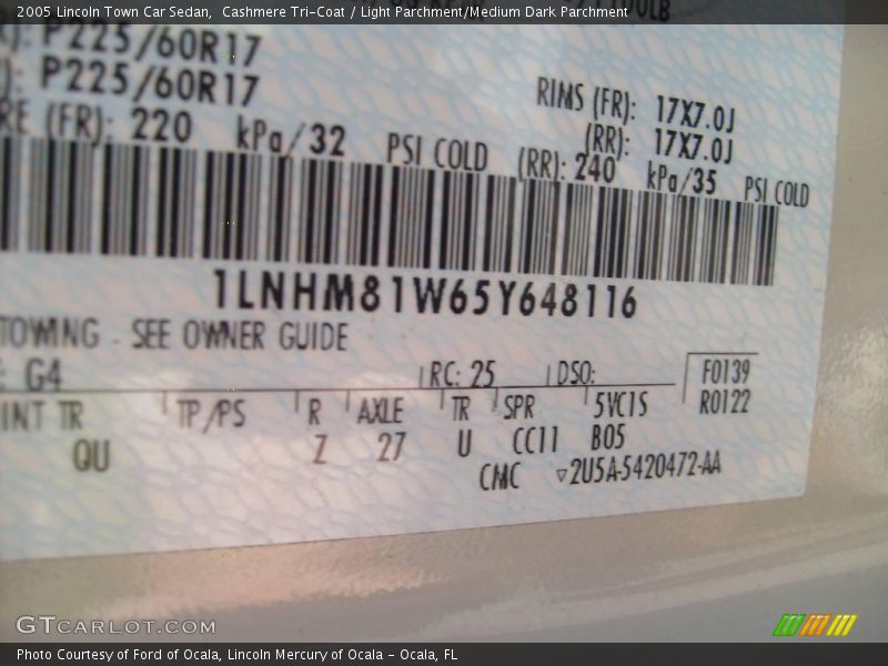 Cashmere Tri-Coat / Light Parchment/Medium Dark Parchment 2005 Lincoln Town Car Sedan