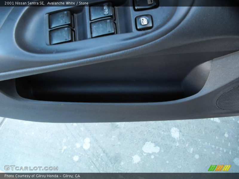 Avalanche White / Stone 2001 Nissan Sentra SE