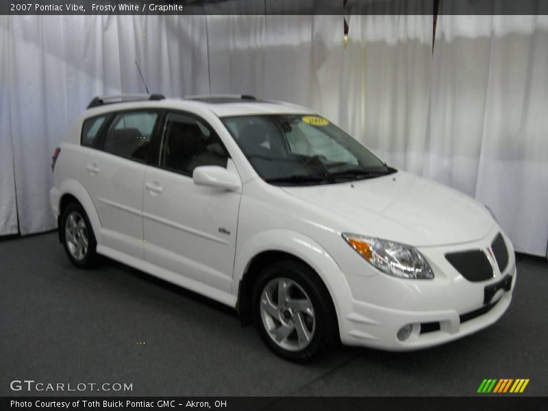 Frosty White / Graphite 2007 Pontiac Vibe