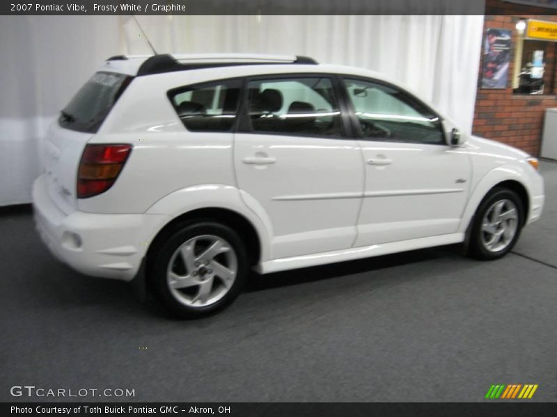 Frosty White / Graphite 2007 Pontiac Vibe