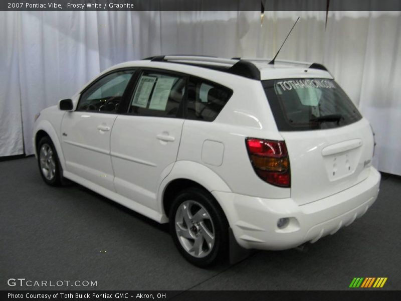 Frosty White / Graphite 2007 Pontiac Vibe