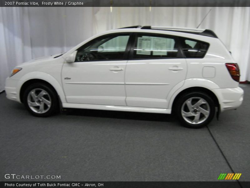 Frosty White / Graphite 2007 Pontiac Vibe