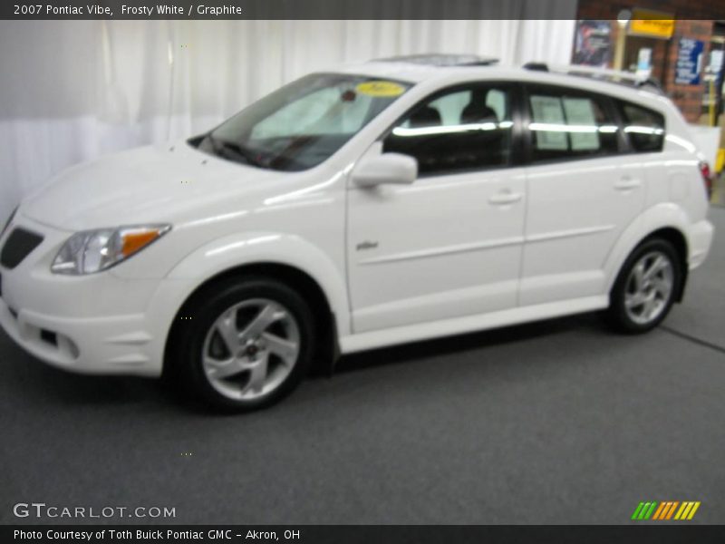 Frosty White / Graphite 2007 Pontiac Vibe