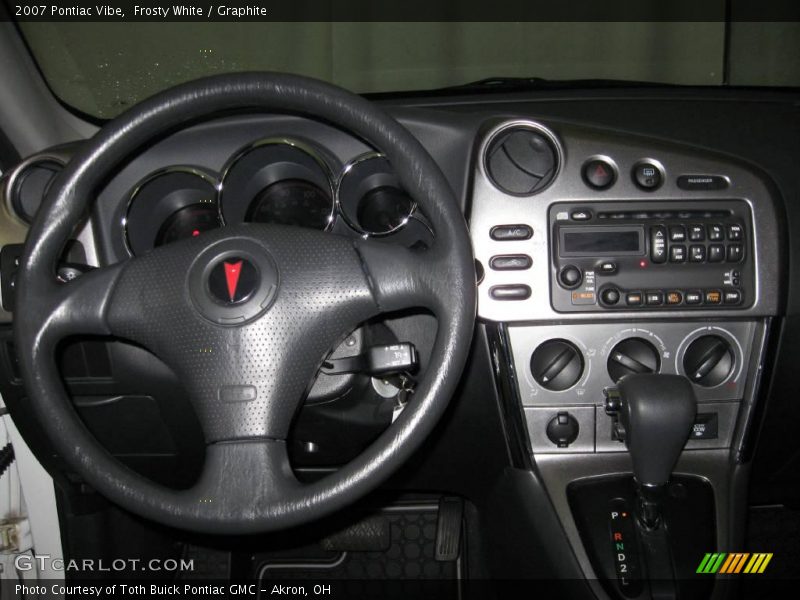 Frosty White / Graphite 2007 Pontiac Vibe