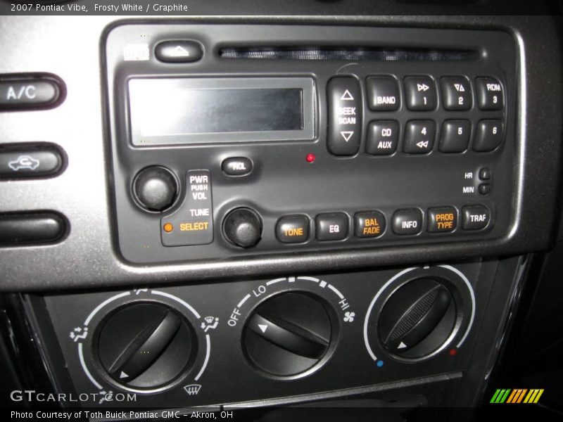 Frosty White / Graphite 2007 Pontiac Vibe