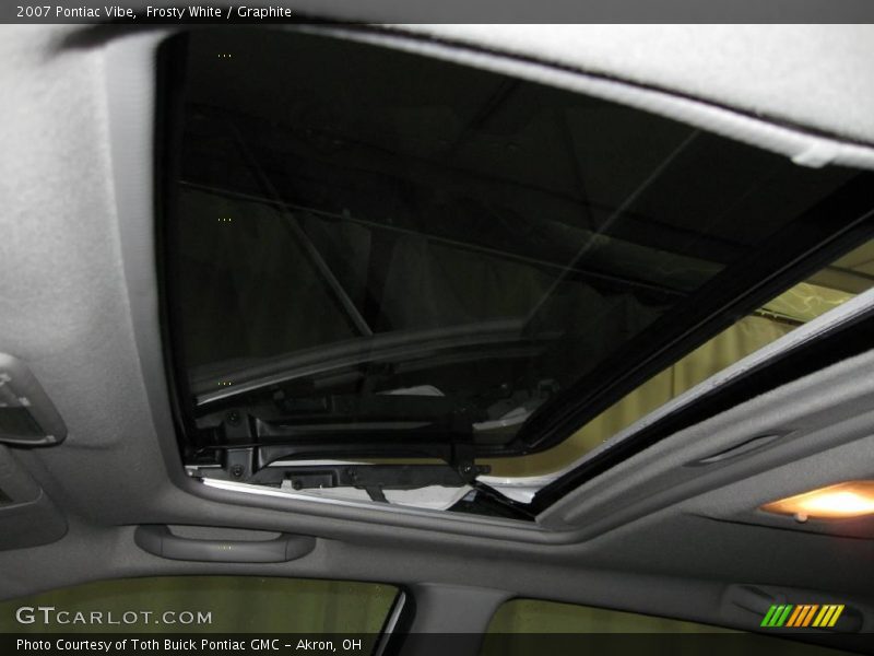 Frosty White / Graphite 2007 Pontiac Vibe