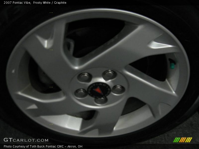 Frosty White / Graphite 2007 Pontiac Vibe
