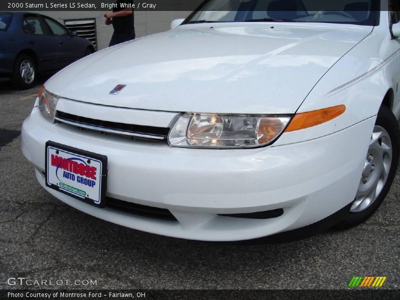 Bright White / Gray 2000 Saturn L Series LS Sedan