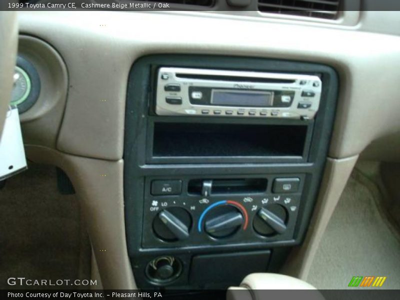 Cashmere Beige Metallic / Oak 1999 Toyota Camry CE